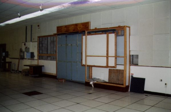 2002: Charts / Brief Area