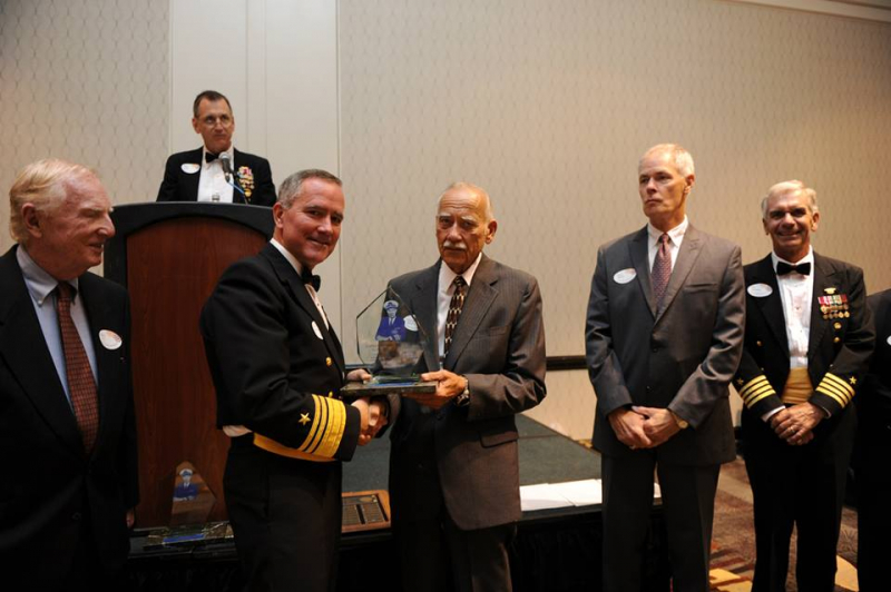 OTCM George Widenor, USN (Ret) receives CAPT Joseph Kelly Award from VADM Connor