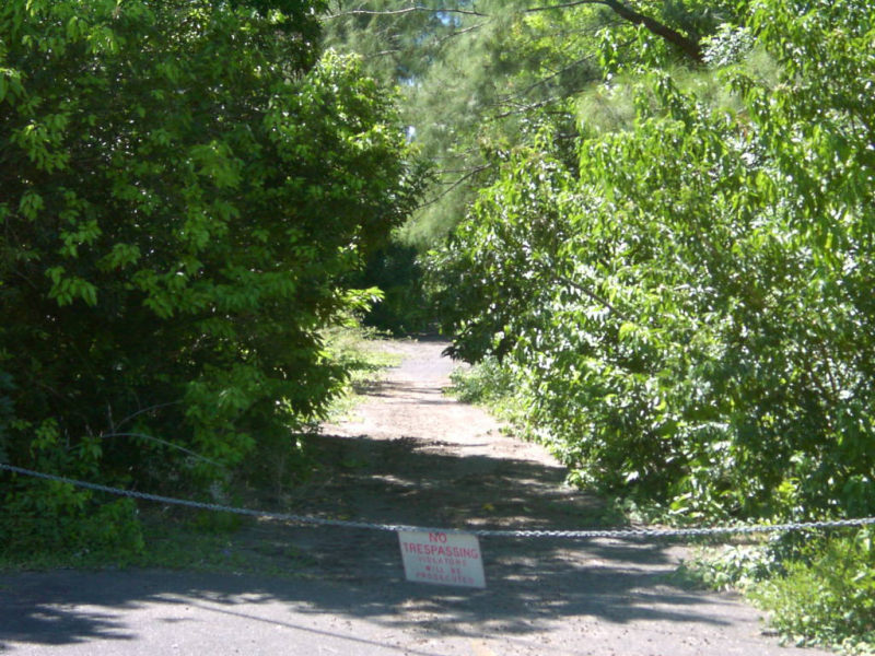 BDA- Chain across road to Tudor Hill