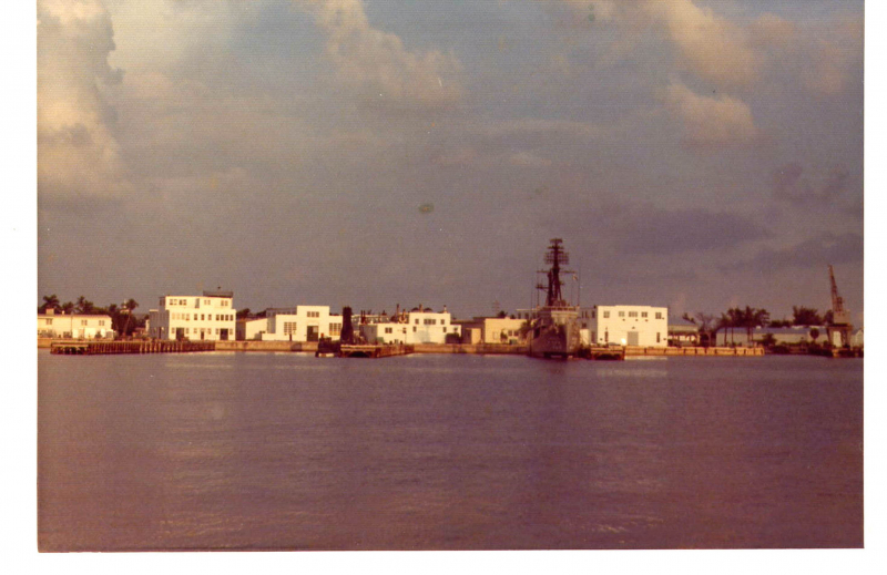 USS Kretchmer (DER-326) and SUBRON 12 Sub, Key West, 1973